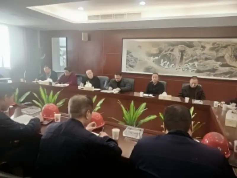 함께 단결하여 발전을 추구하고 새로운 장을 쓰기 위해 노력하십시오 — 회사는 2026 연례 생산 심포지엄을 개최합니다